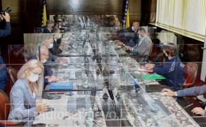 Vlada FBiH će obezbijediti 105 miliona KM za pomoć privredi 